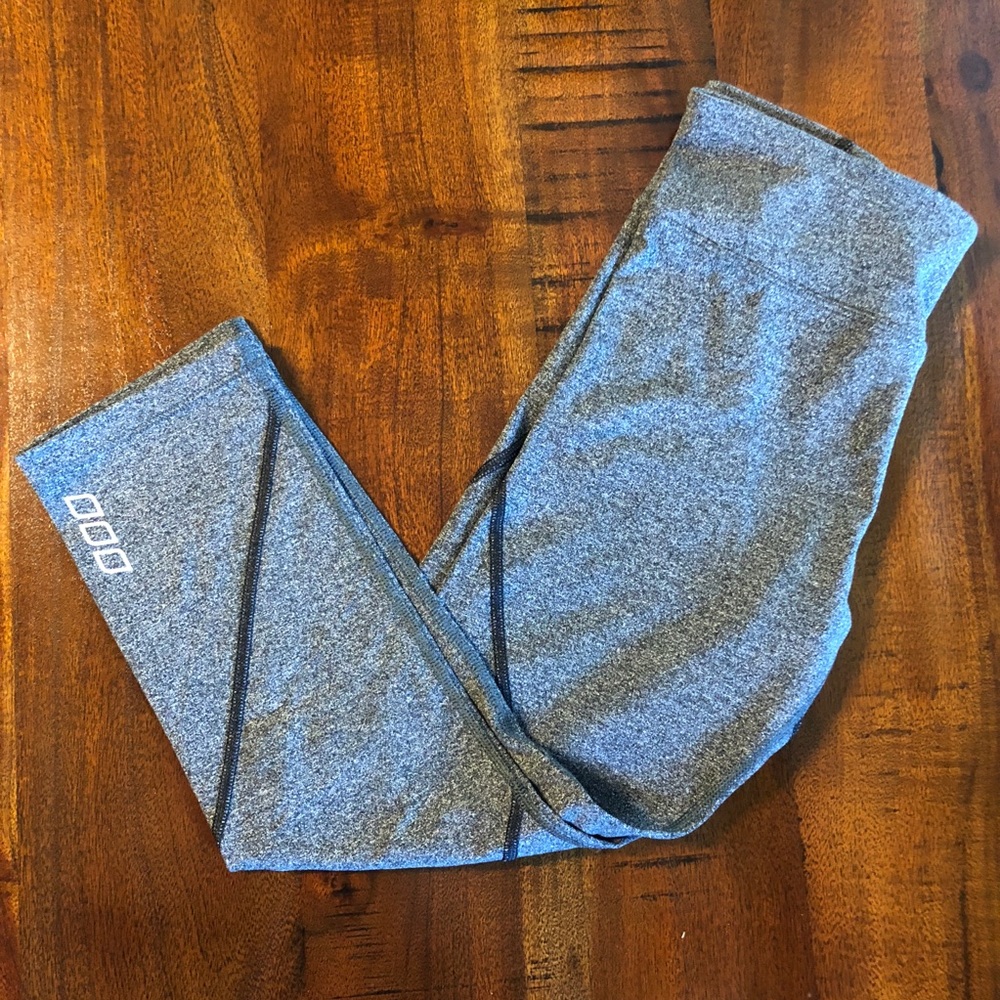 Grey Lorna Jane crops